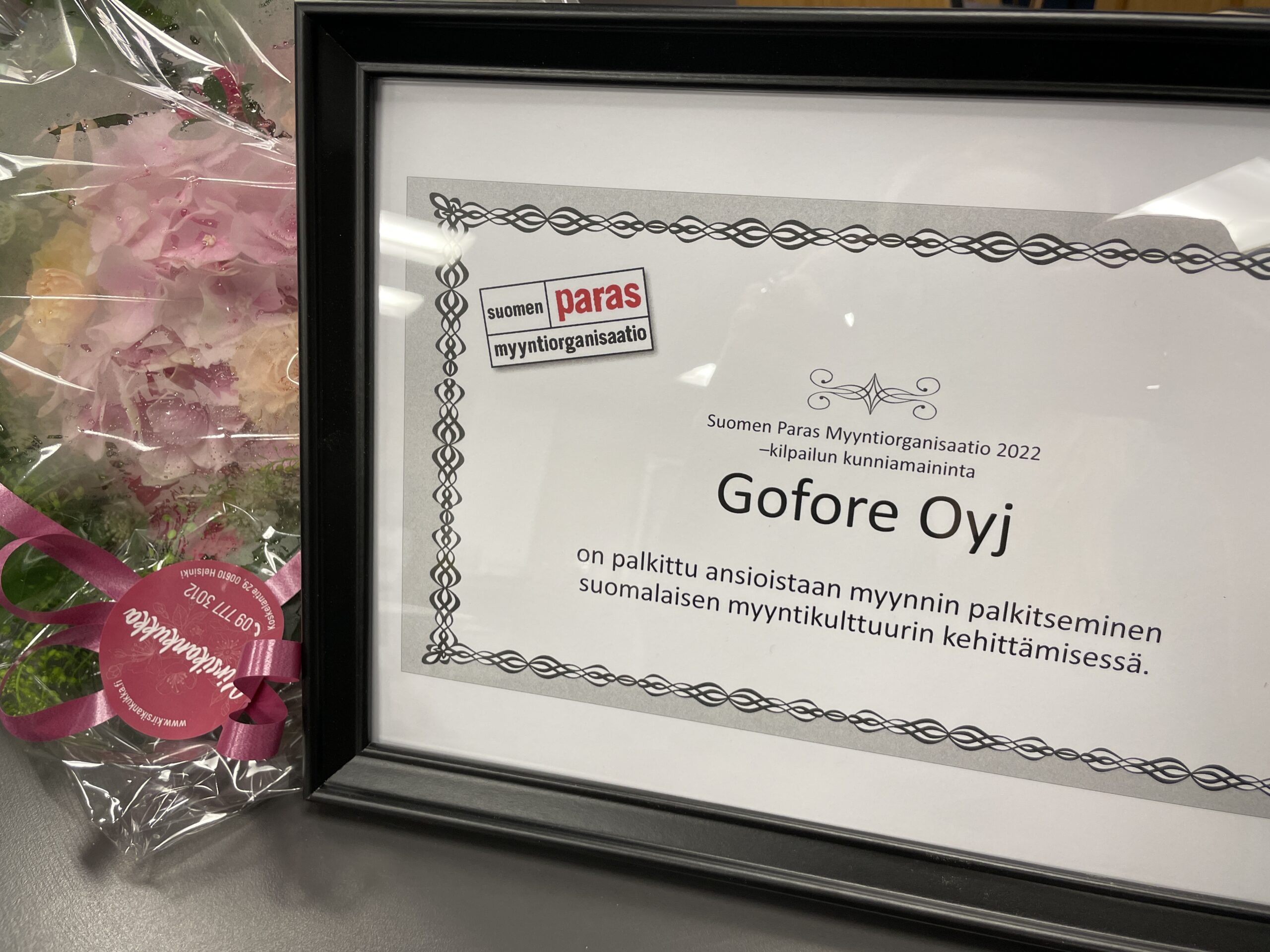 Kehystetty diplomi Suomen Paras Myyntiorganisaatio -kilpailun kunniamaininnasta
